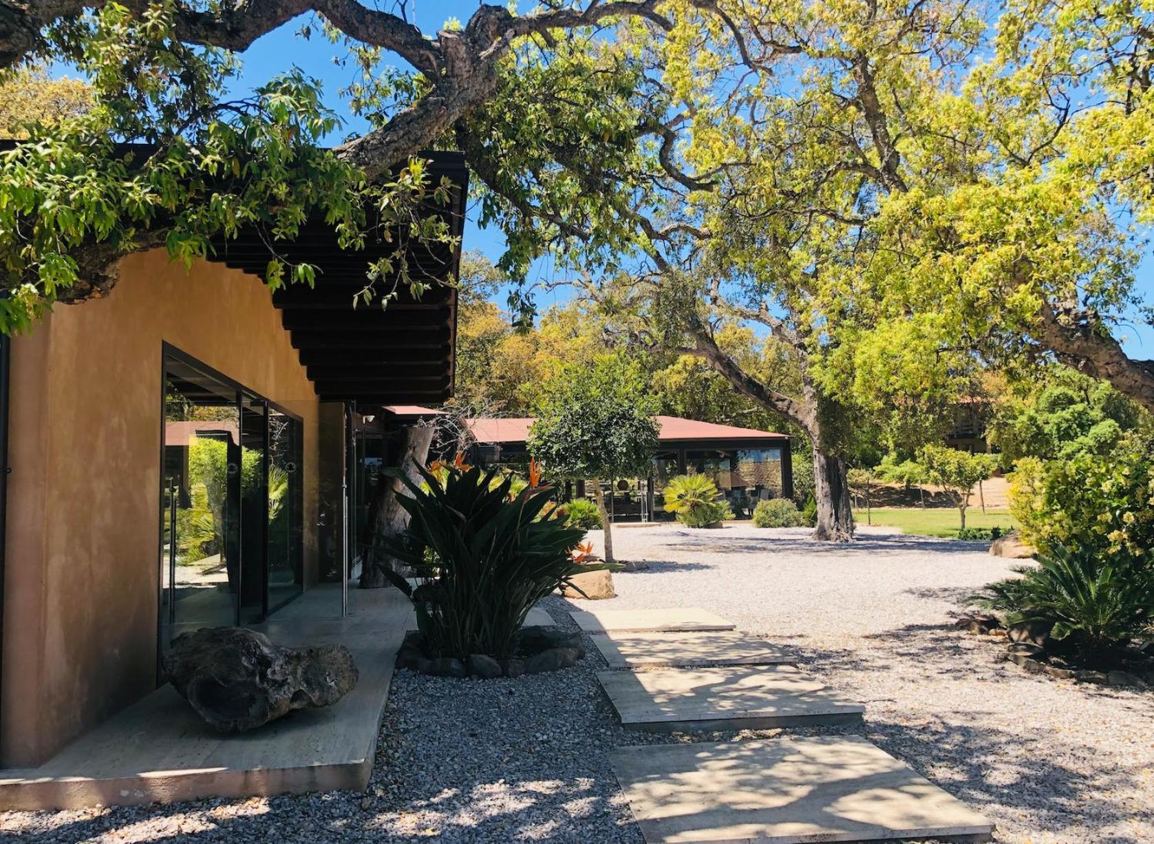 维勒格兰德自然度假酒店 切法卢 外观 照片